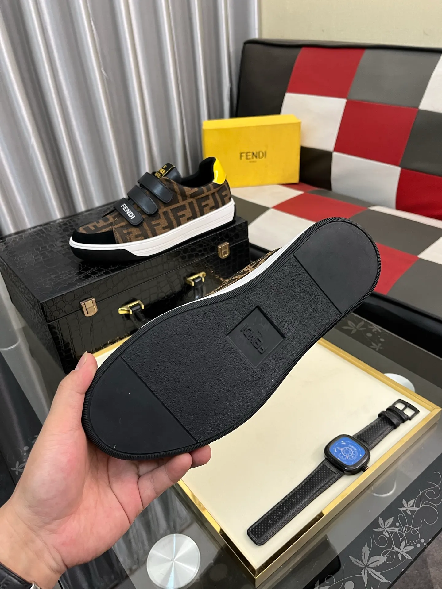 Men's Men's Shoes💰420⌚️⌚️[Fendi] Fendi's latest casual shoes for men! Available at counters simultaneously! A one-to-one replica of the original. The interior is made of top-grade sheepskin, and the original factory-supplied rubber outsole is used. Leading new fashion concepts. Matching code: 38-443️⃣Colors available